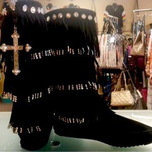 BRAND NEW W TAGS Black Suede Fringe Moccasin Boots